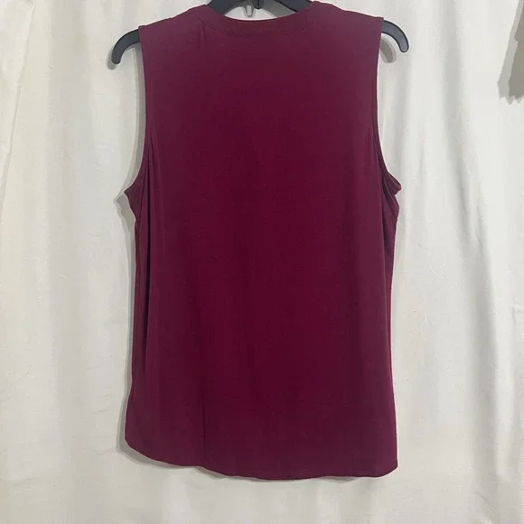 Fortune + Ivy magenta top Women's Size Medium With Shoulder Detail - Picture 3 of 7